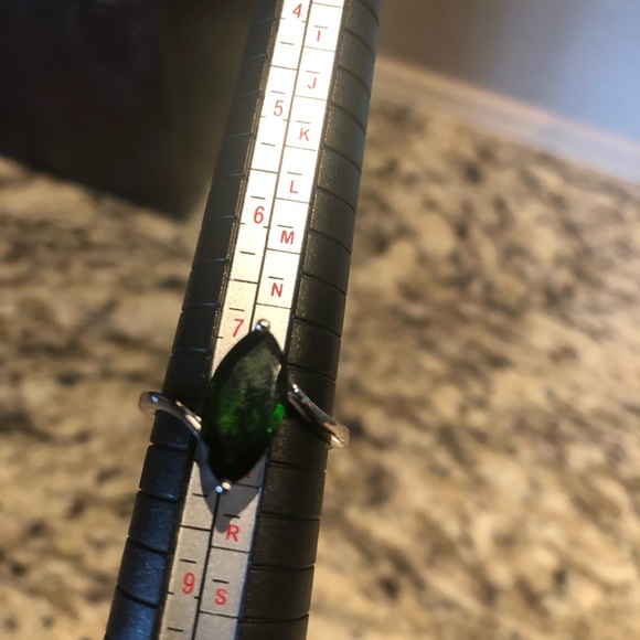 Green & Silver Ring Size 8 - Picture 8 of 8